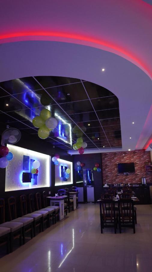 Hotel Janvi Interntaional Inn Музаффарпур Экстерьер фото