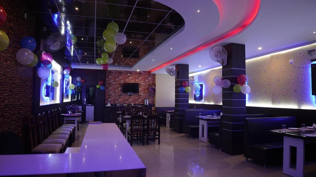 Hotel Janvi Interntaional Inn Музаффарпур Экстерьер фото